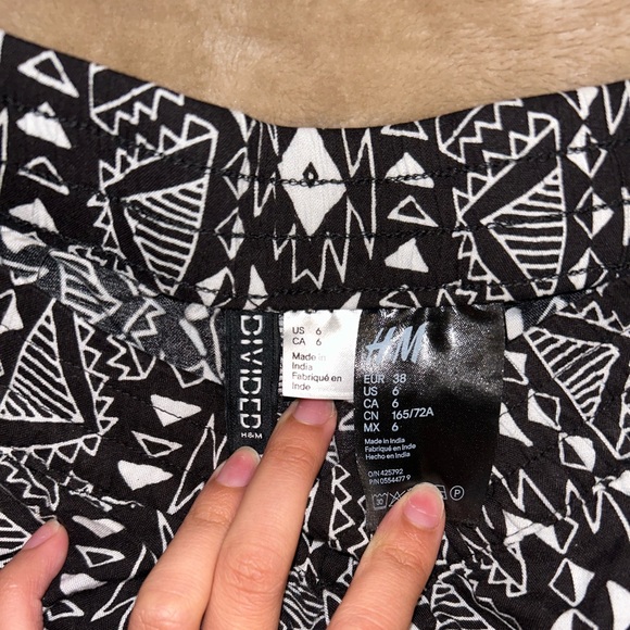 H&M Patterned Pants Size 6 - Picture 3 of 3